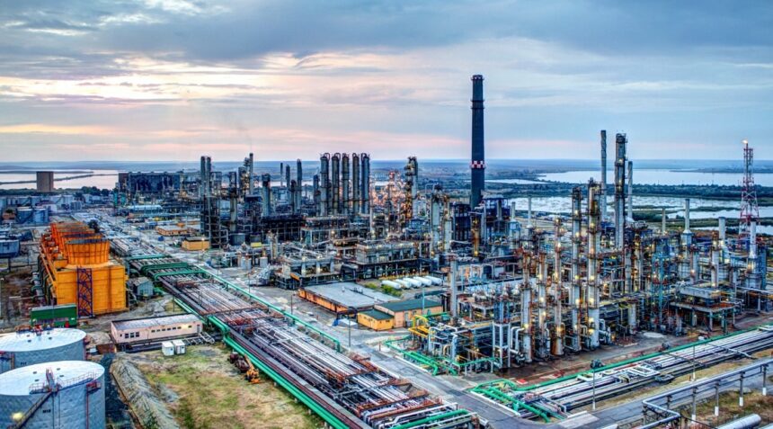 situatia de criza de pe piata carburantilor ar putea fi prelungita pana la 31 martie 2027 se va plafona si marja rafinariilor romanesti dar si marja importatorilor proiect in parlament 6ac4f70bd38ac
