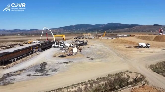 video autostrada unirii a8 constructorul roman danlin xxl lucreaza cu peste 320 de muncitori pe primul sau santier de autostrada 6acd181f54dfe